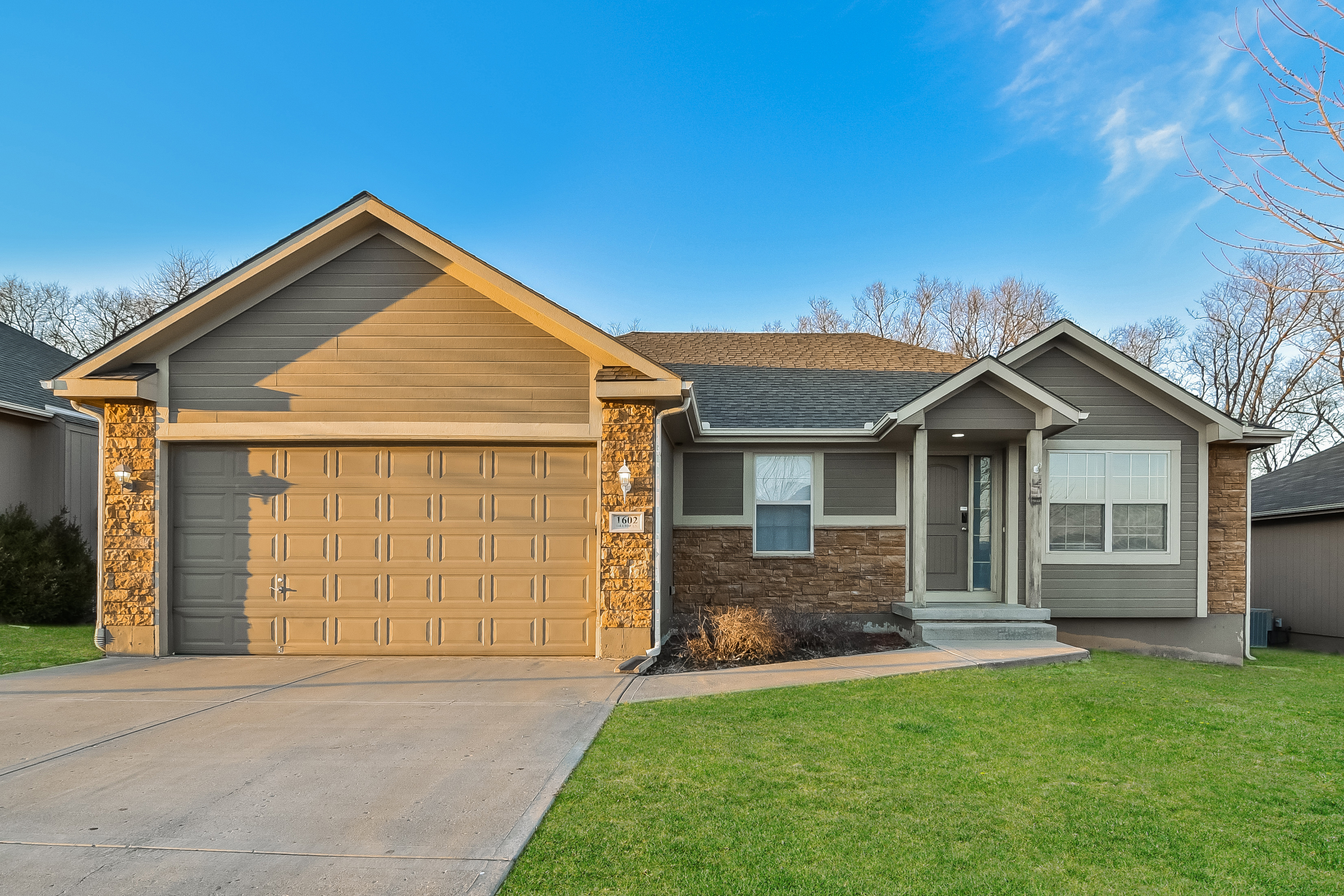 1602 NW Hilltop Ln Grain Valley, MO 64029